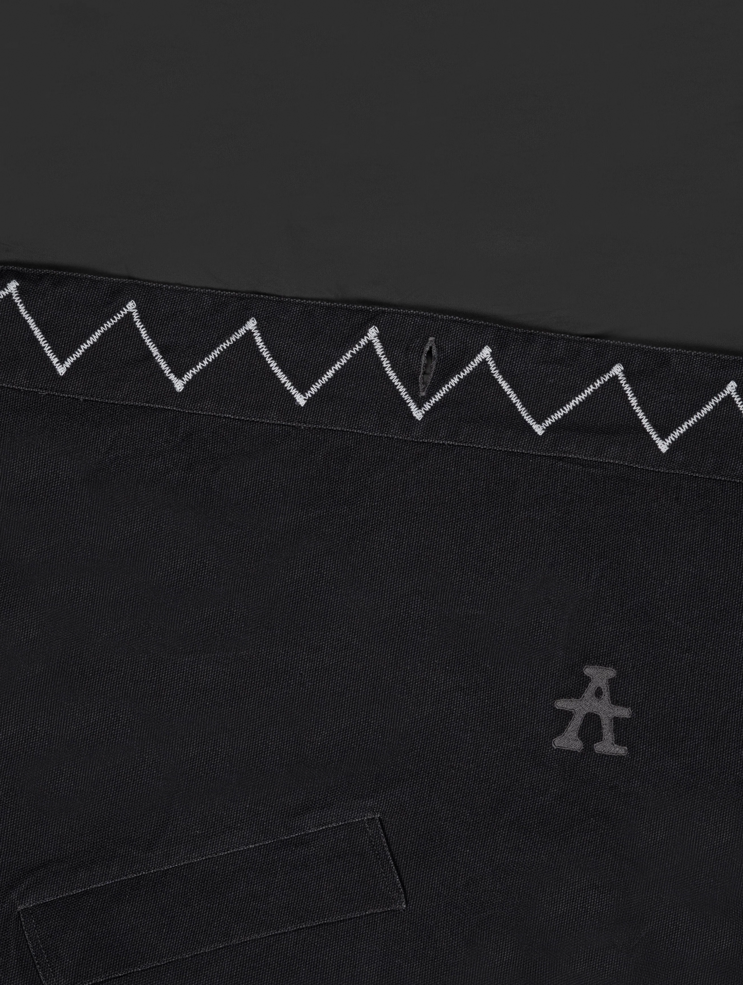 UNNATURAL Sam NAGAGY neutral grey